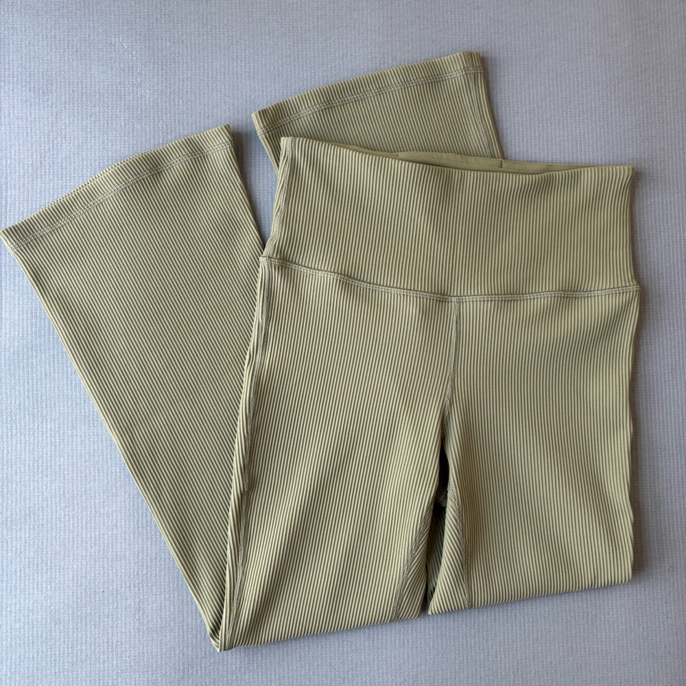 ATHLETA | Green Textured Comfortcore Crop Retro Flare Workout Leggings | Size S